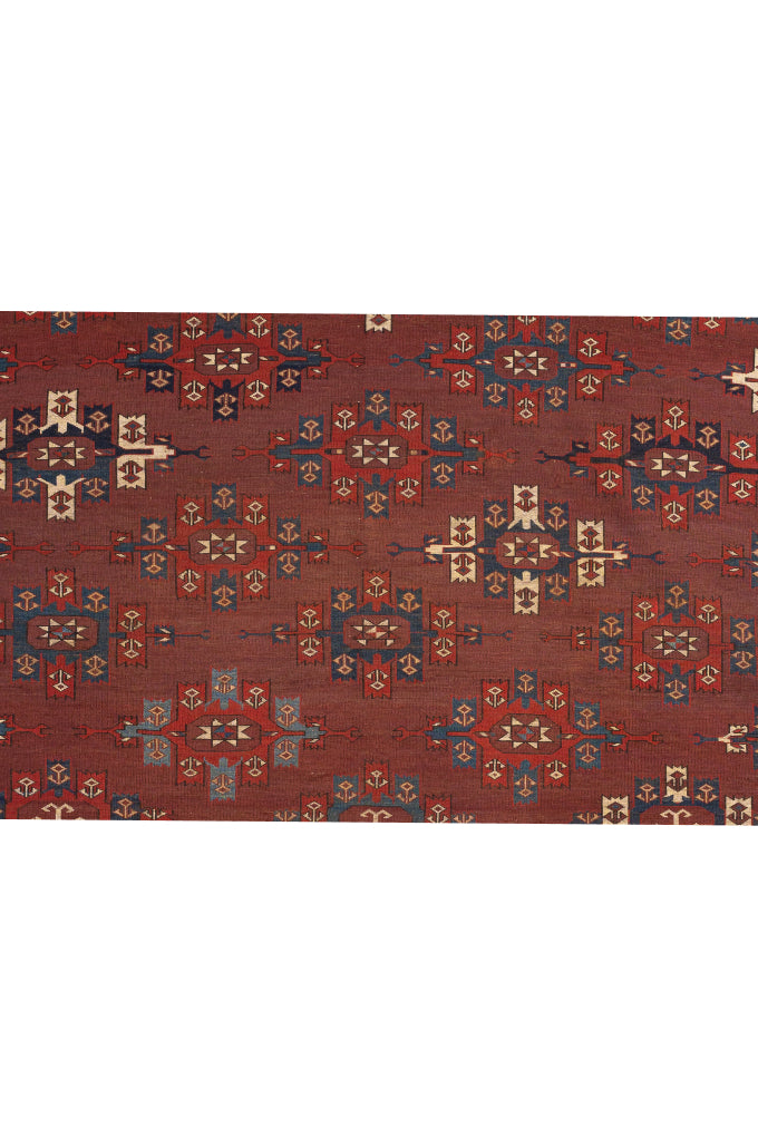 Kardashili main carpet